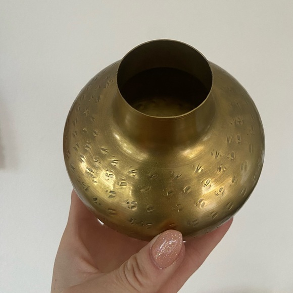 Brass hammered vase vintage vibes brushed gold patterned home decor boho modern - Picture 10 of 15